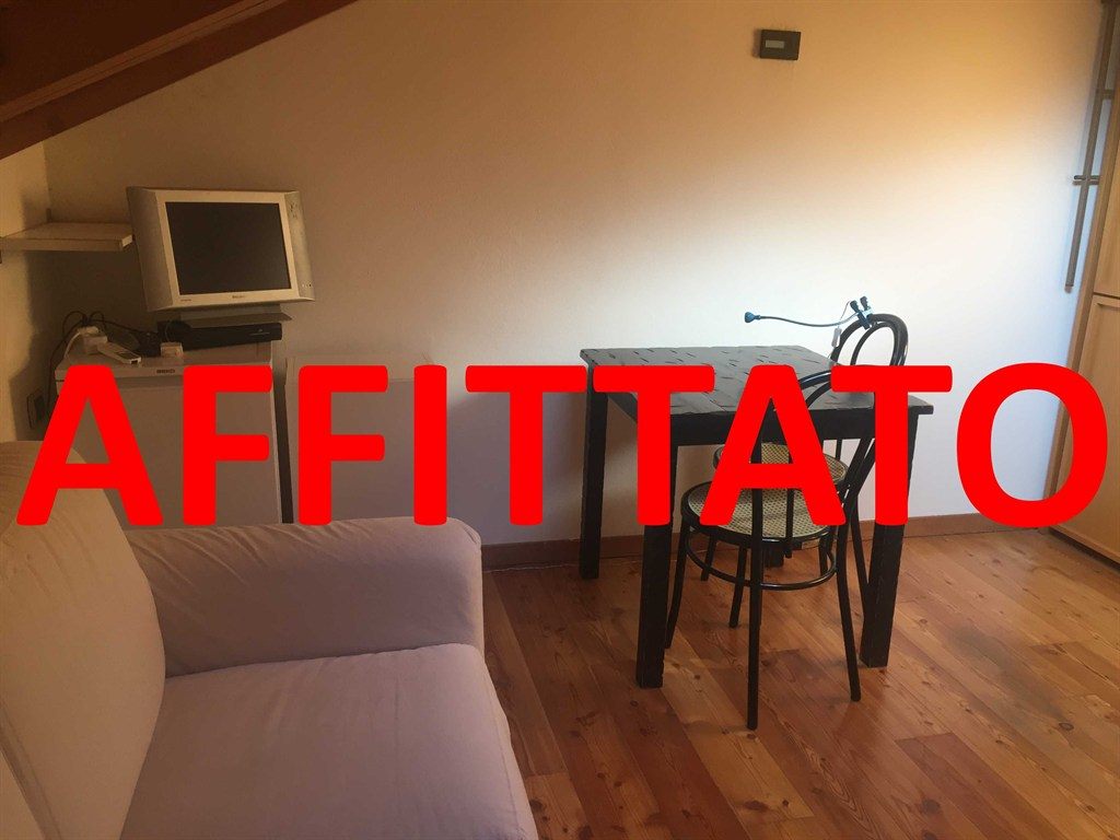 Lancetti, Via Maloia: monolocale mansardato al piano primo. ristrutturato ed arredato, locabile da 6 a 18 mesi. € 600 mensili spese incluse, comprese utenze - Per informazioni e/ appuntamenti: Milano Servizi Immobiliari srl - Tel. 02.688.08.11 r.a.