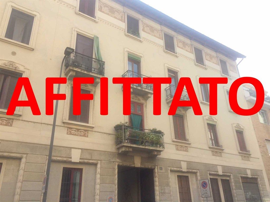 Zona Isola, Trilocale arredato. € 1.500 mensili spese incluse