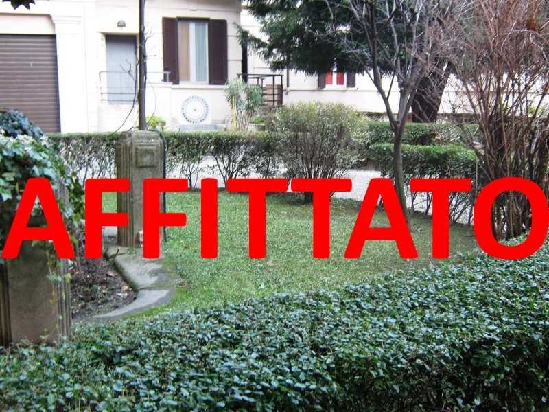 Lancetti, Via Maloia:  monolocale mansardato al piano primo. ristrutturato e arredato, locabile dai 6 a 18 mesi. € 600 mensili spese incluse, comprese utenze - Per informazioni e/ appuntamenti: Milano Servizi Immobiliari srl - Tel. 02.688.08.11 r.a.