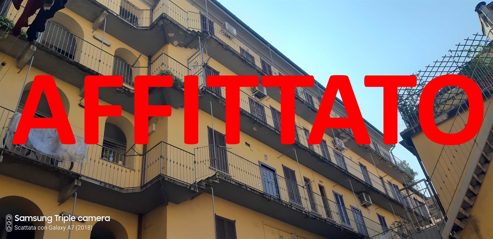 Zona Isola: bilocale ristrutturato, arredato e corredato.