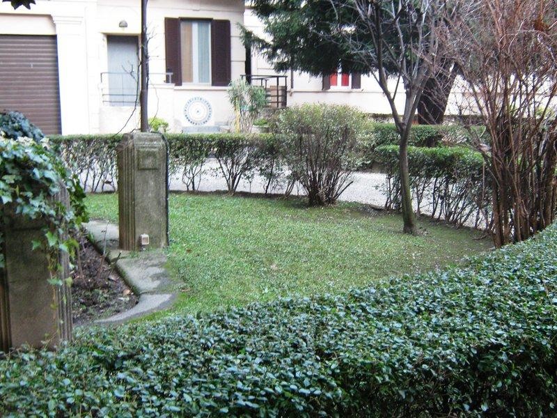 Lancetti, Via Maloia:  monolocale mansardato Ristrutturato ed arredato. € 600 mensili spese incluse, comprese utenze.
