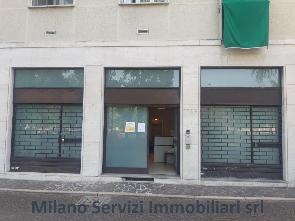 Ad.nze Piazza Dergano - Via Livigno 6B: ufficio a 3 luci fronte strada con 2 cantine sottostanti attigue. € 350.000 - Per informazioni e/ appuntamenti: Milano Servizi Immobiliari srl - Tel. 02.688.08.11 r.a.
